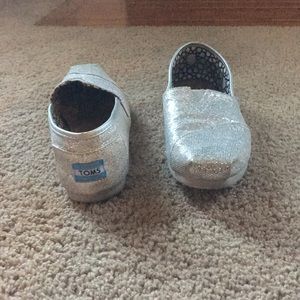 Women’s toms size 9